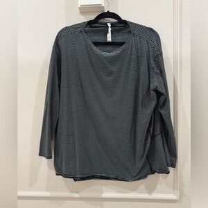 Lululemon Athletica Womens 10 Black and White Striped Long Sleeve Tee